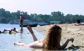 nude-beach-girl-has-such-a-hot-body