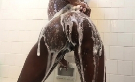 Sensual Black Girl Twerks Her Fabulous Booty In The Shower