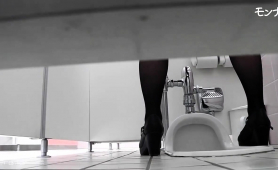 public-toilet-voyeur-spies-on-lovely-oriental-babes-pissing